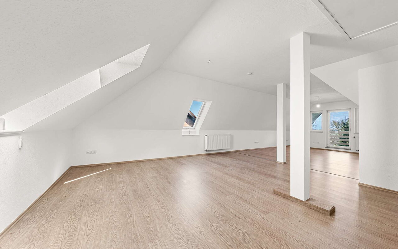 Wohnzimmer (DG)
