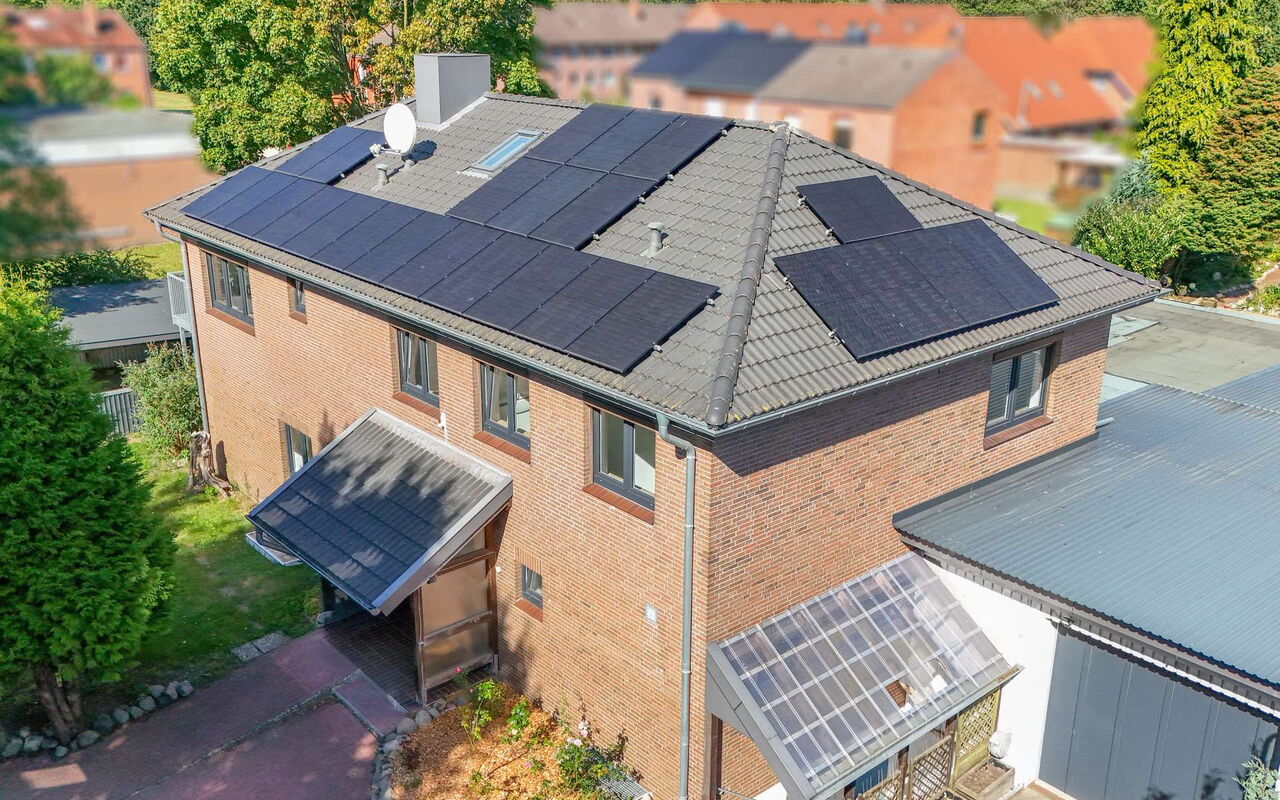 Außenansicht inkl. PV