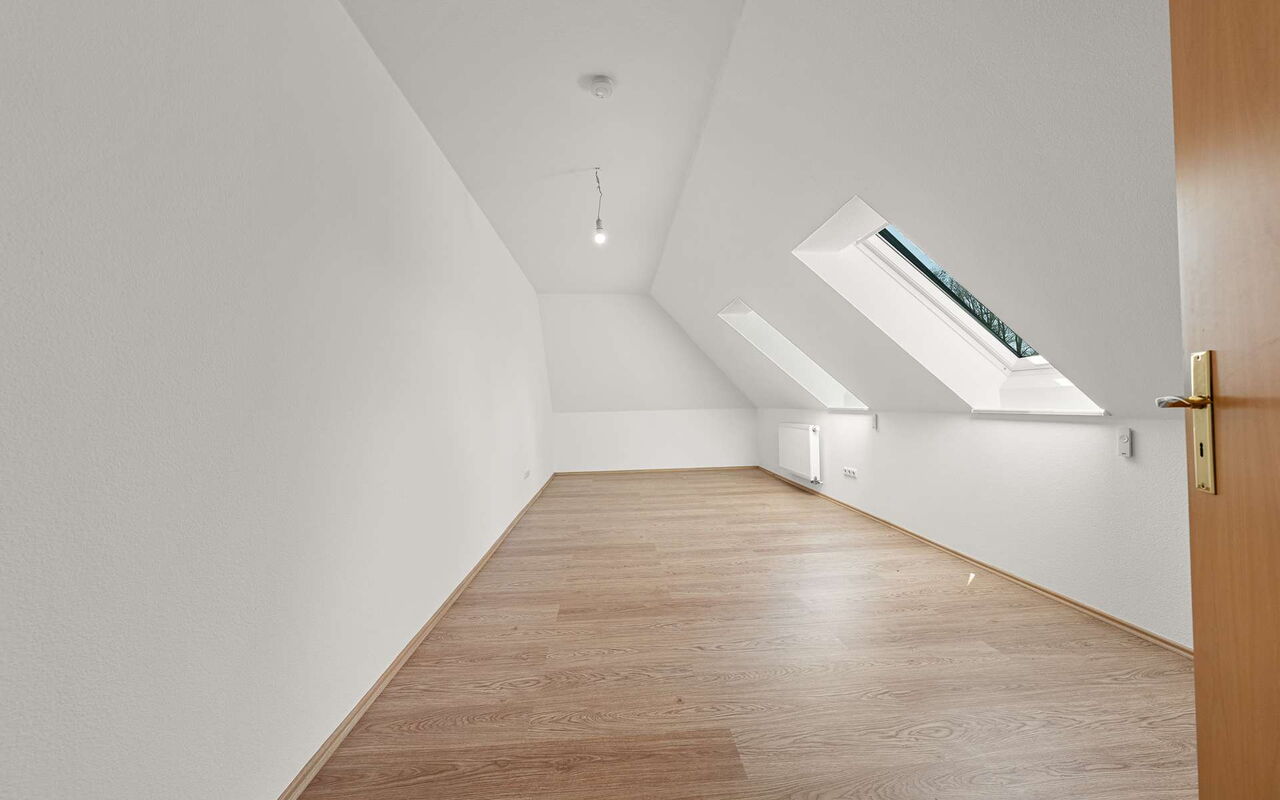 Schlafzimmer (DG)