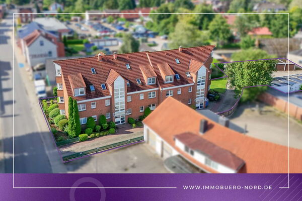 Mehrfamilienhaus mit Garagen