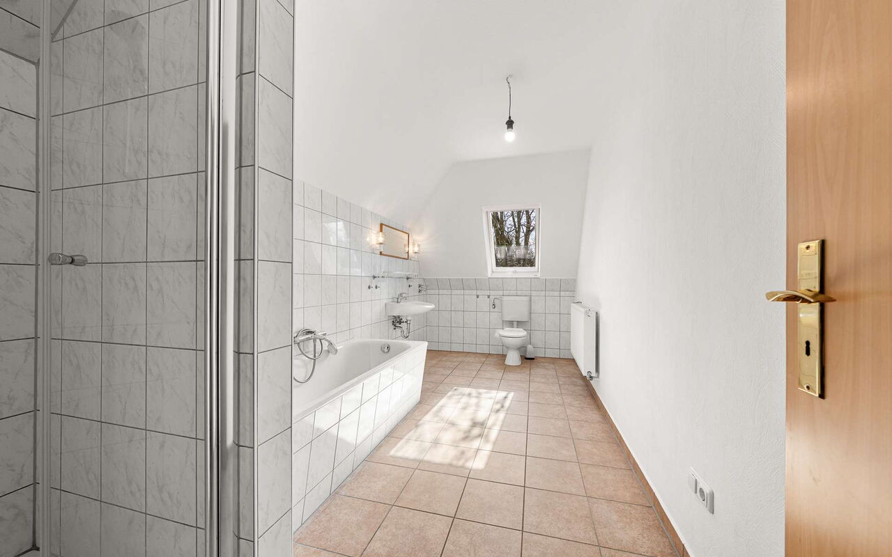 Badezimmer (DG)