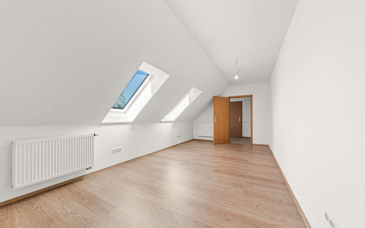Schlafzimmer (DG)