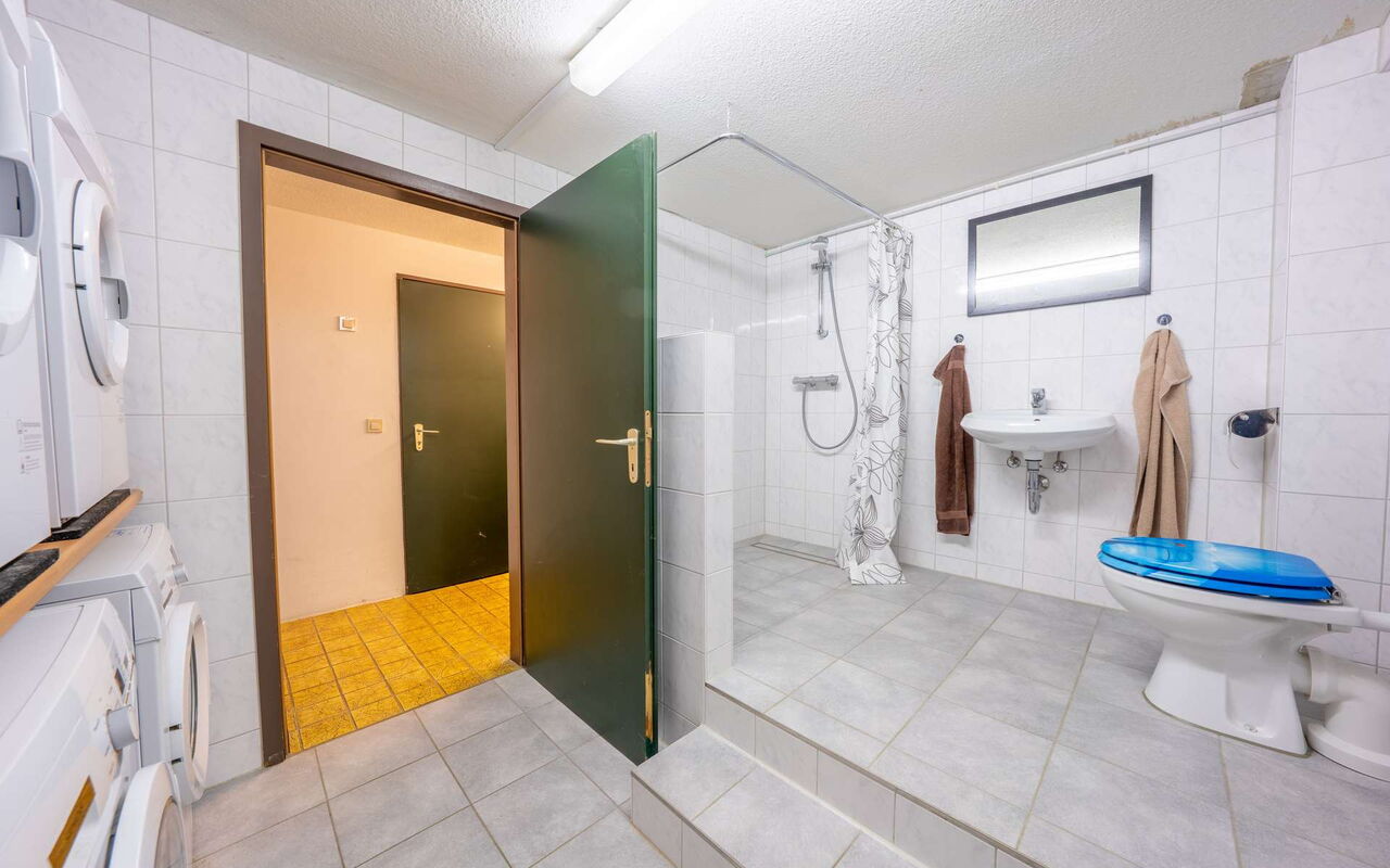 HWR im Keller mit Duschbad